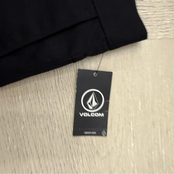 Volcom Boys 28 or size 16 Black Shorts for school - Picture 3 of 10